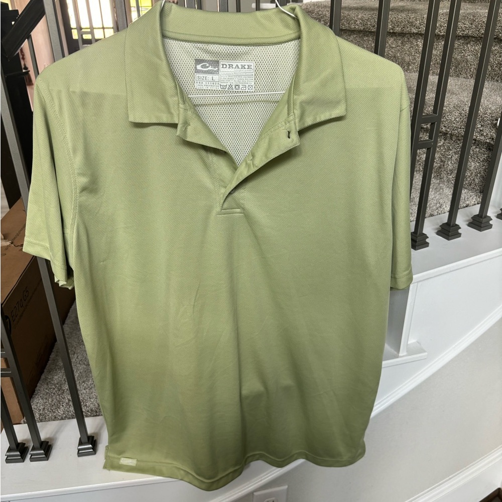 Brand New, never washed or worn. Green Drake dress shirt size large